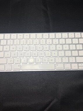 Apple Magic Keyboard Model A1644 White Silver Bluetooth Wireless Tested Working